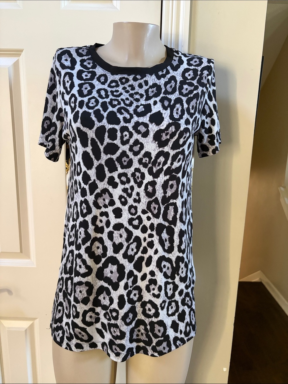 Susan Graver Black and White Leopard / contrast print  top, XS